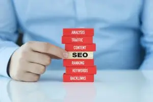 SEO-Baustein zwischen Analyse, Ranking und Keywords als zentrales Element der Suchmaschinenoptimierung