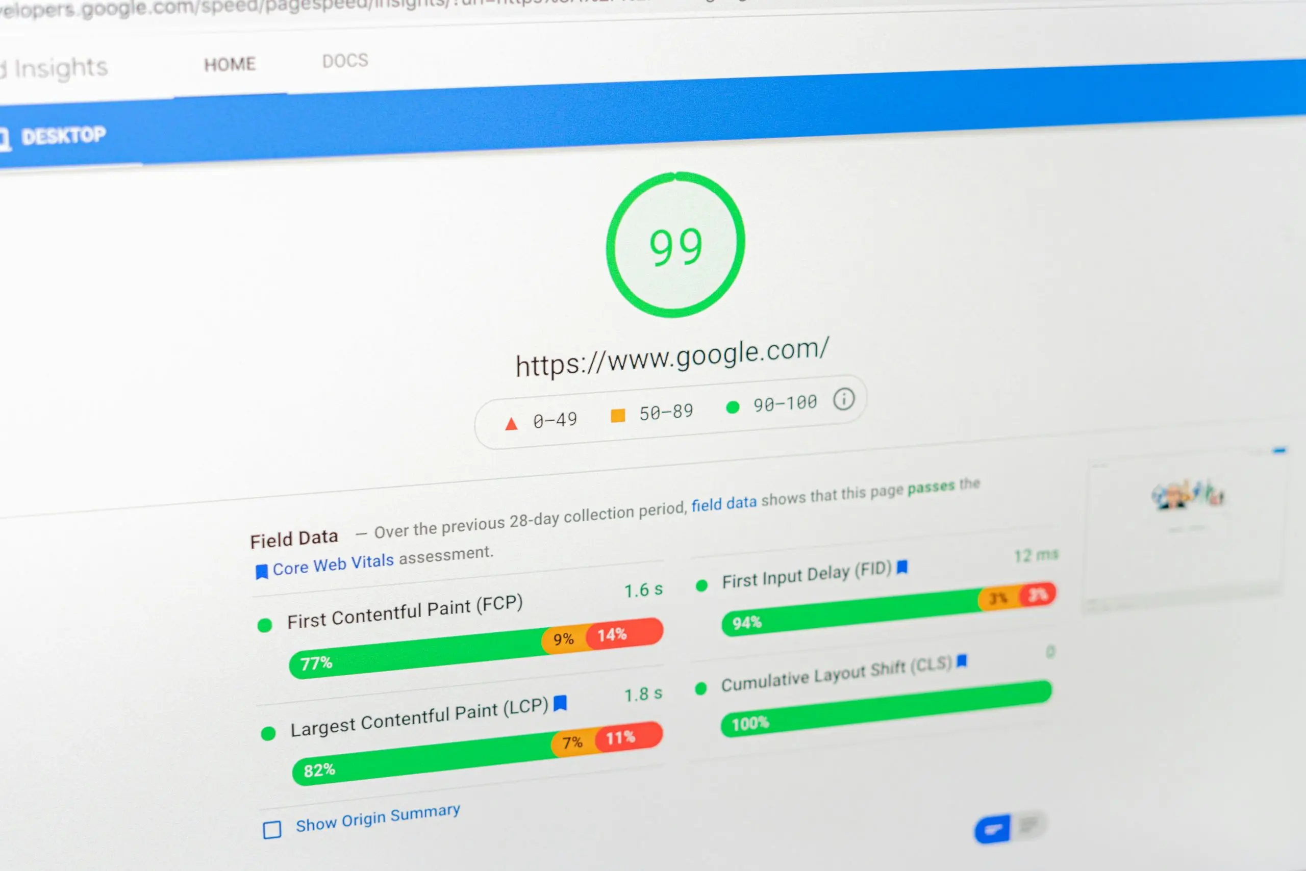 Technischer Code-Editor mit Website-Struktur – technisches SEO und Core Web Vitals