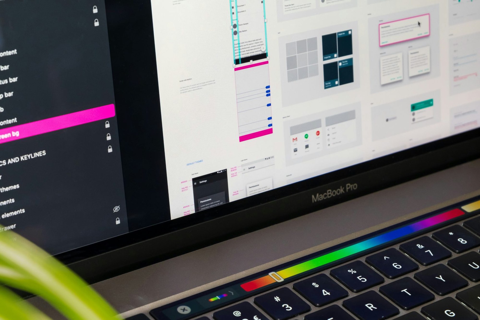 Laptop-Bildschirm mit UI-Design-System und Komponenten-Bibliothek